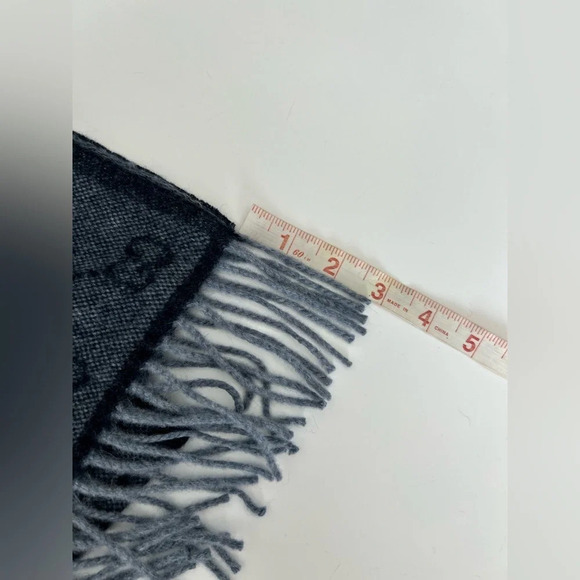 New With Tags Gucci Nikky Wool Alpaca Monogram Web Blue Scarf Shawl Fringe - Picture 11 of 11